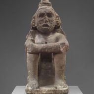 Mythlok - Macuilxochitl statue