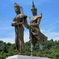 Mythlok - Preah Thong and Neang Neak statue 2