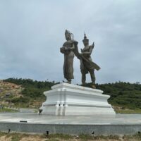 Mythlok - Preah Thong and Neang Neak statue